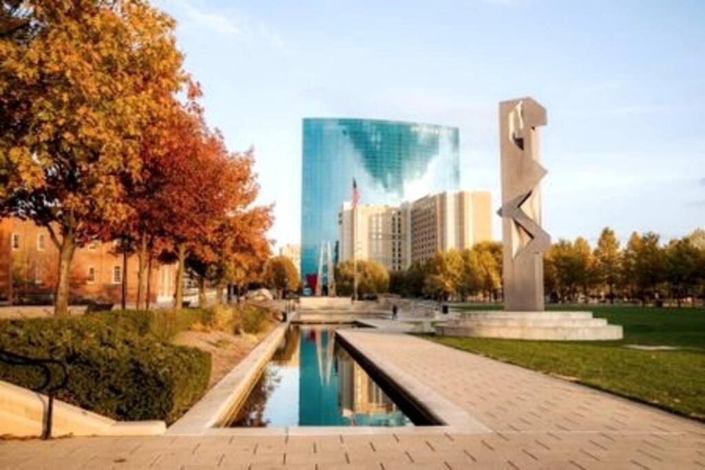 Free Parking! Downtown King Suite Lucas Oil- Conv Center Skywalk#1 Indianapolis Dış mekan fotoğraf
