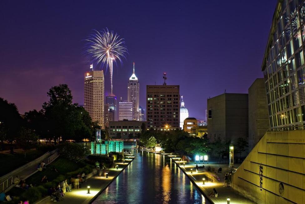 Free Parking! Downtown King Suite Lucas Oil- Conv Center Skywalk#1 Indianapolis Dış mekan fotoğraf