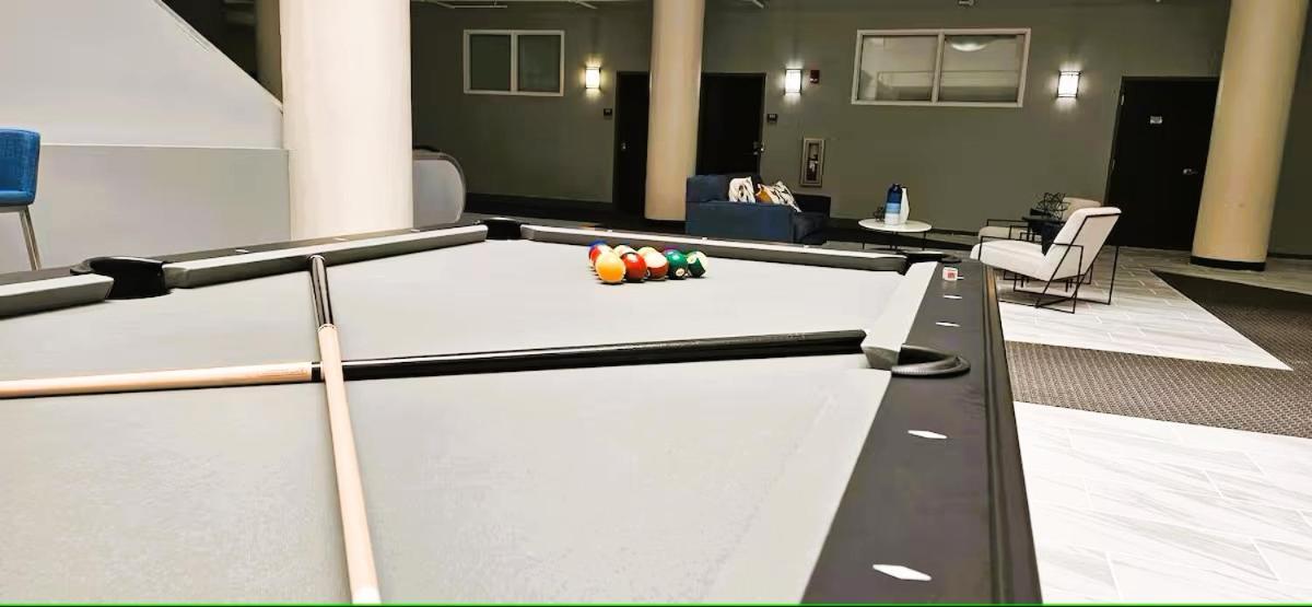 Free Parking! Downtown King Suite Lucas Oil- Conv Center Skywalk#1 Indianapolis Dış mekan fotoğraf